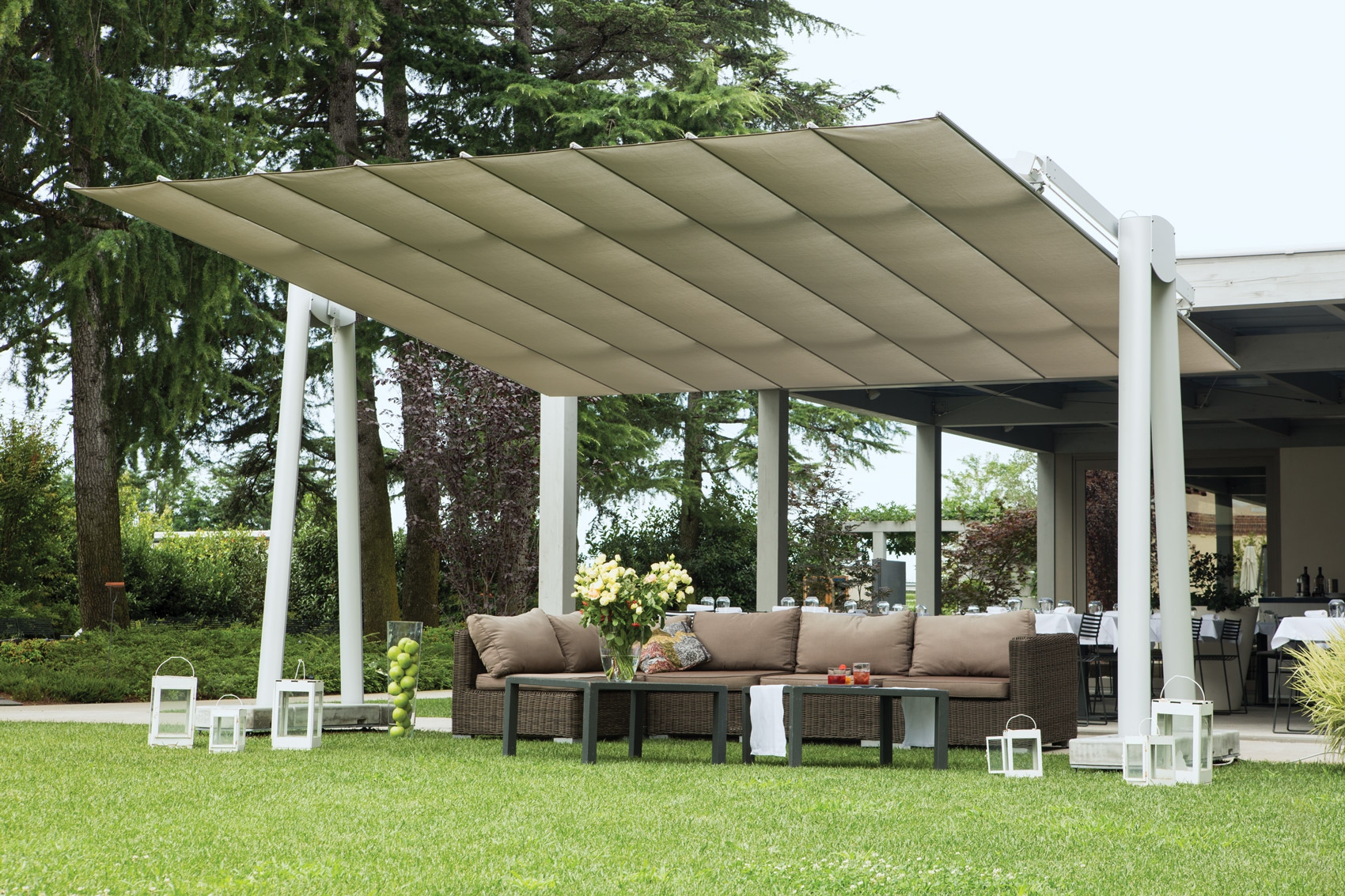 Flexy Xl Giant Free Standing And Retractable Awning Umbrella