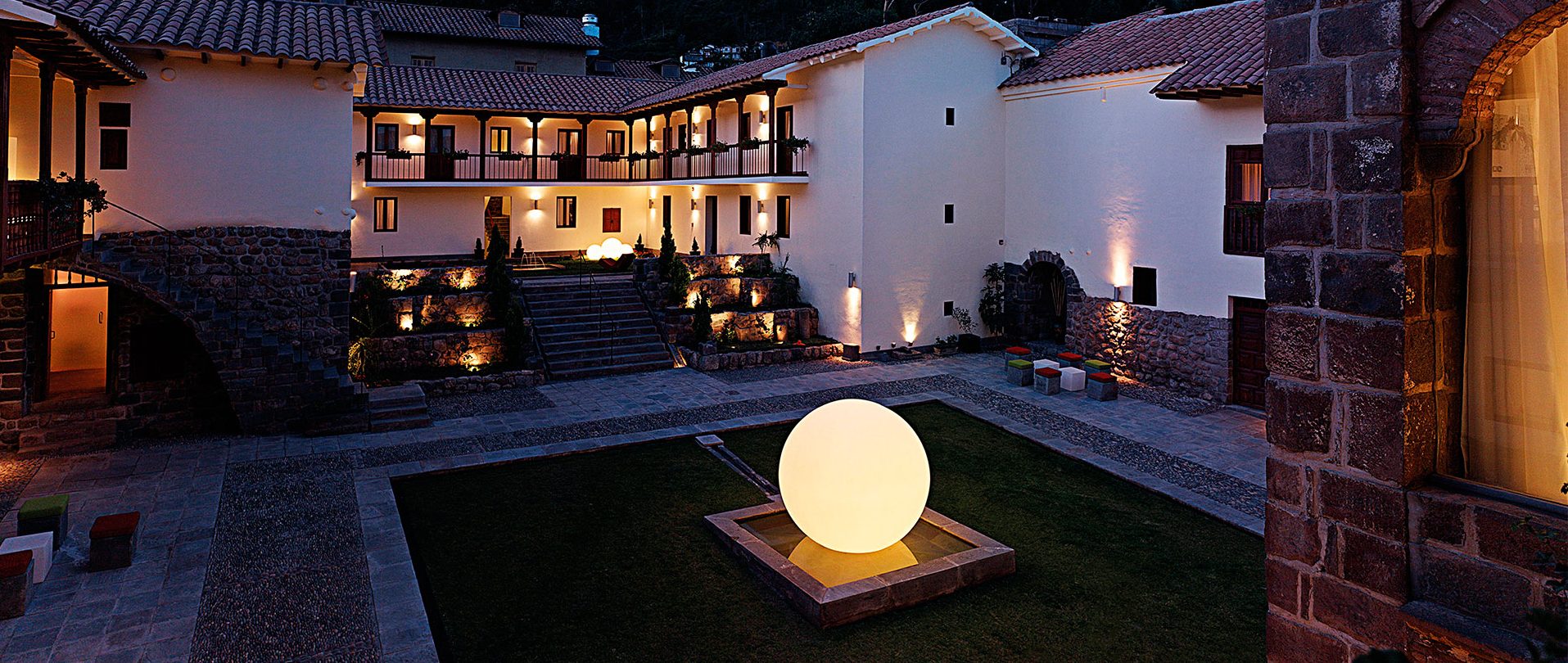 La touche moderne de la terrasse ! #boule #design  Boule lumineuse  exterieur, Luminaire exterieur, Boule lumineuse