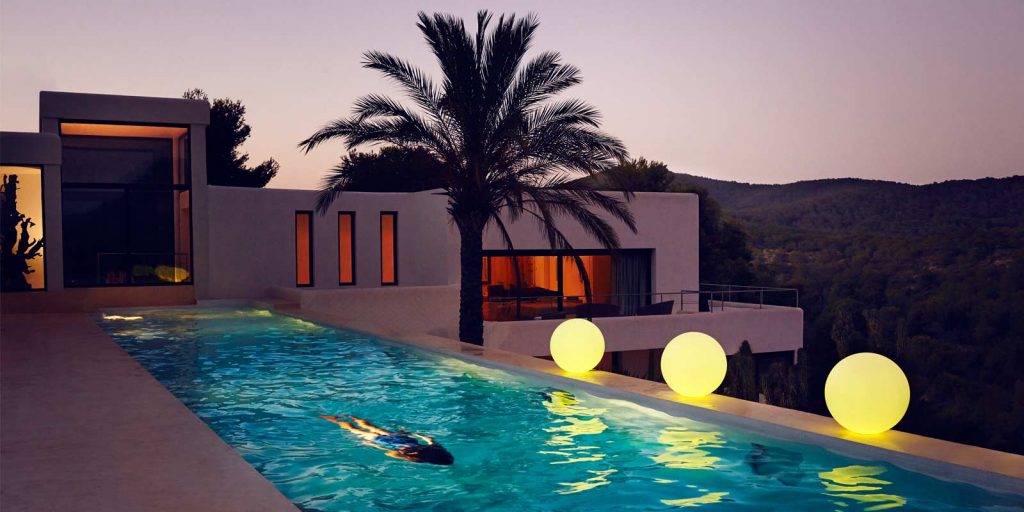 La touche moderne de la terrasse ! #boule #design  Boule lumineuse  exterieur, Luminaire exterieur, Boule lumineuse